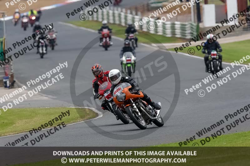 Vintage motorcycle club;eventdigitalimages;mallory park;mallory park trackday photographs;no limits trackdays;peter wileman photography;trackday digital images;trackday photos;vmcc festival 1000 bikes photographs